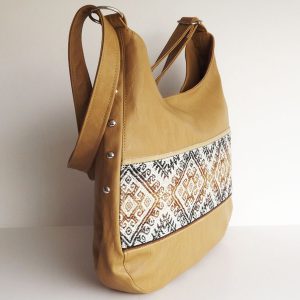 Shoulder bag beige with blanket